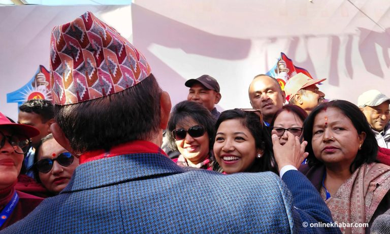 एमाले महाधिवेशन : भोट हाल्ने लाइनमा सुनिता डंगोल