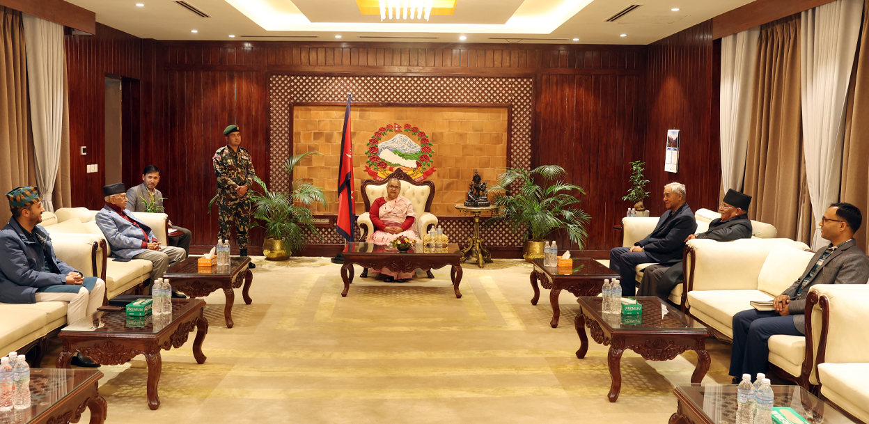 देउवा, ओली र प्रचण्डलाई चुनावी निम्तो दिँदै प्रधानमन्त्रीले भनिन्- यो घर तपाईंहरूकै हो