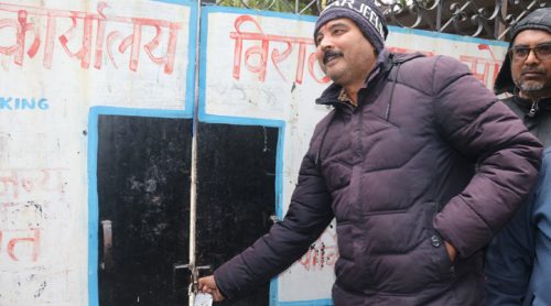 विराटनगरका दुई कार्यालयबाट ३० जना बिचौलिया पक्राउ, विरोधमा तालाबन्दी