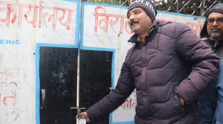 विराटनगरका दुई कार्यालयबाट ३० जना बिचौलिया पक्राउ, विरोधमा तालाबन्दी