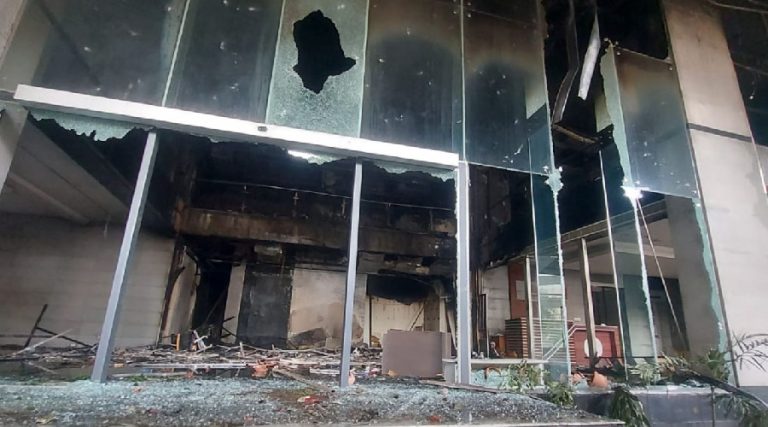 बङ्गलादेशको सञ्चारमाध्यम भवनमा आगजनी : २५ जना पत्रकारको उद्धार