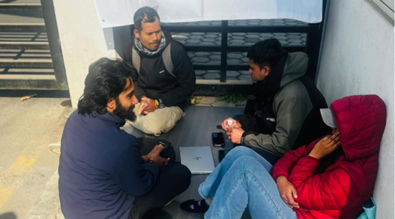 कम्प्युटर विज्ञान पदको परीक्षा स्थगितको माग राखेर अनशन