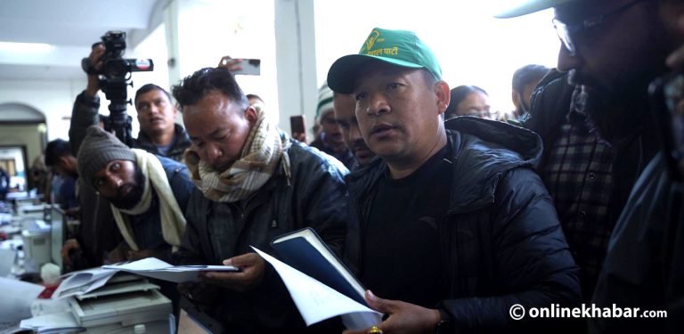 रविसँग छलफलमा कुलमान, आयोगमा उज्यालो नेपाल पार्टीका नेता