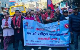 महाधिवेशन उद्घाटन सत्रको निम्तो बाँड्दै घरदैलोमा एमाले नेताहरू