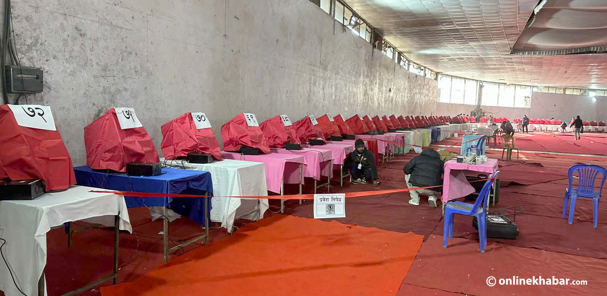 विद्युतीय भोटिङबाट नेतृत्व चुन्दैछन् एमाले प्रतिनिधि (तस्वीरहरू)