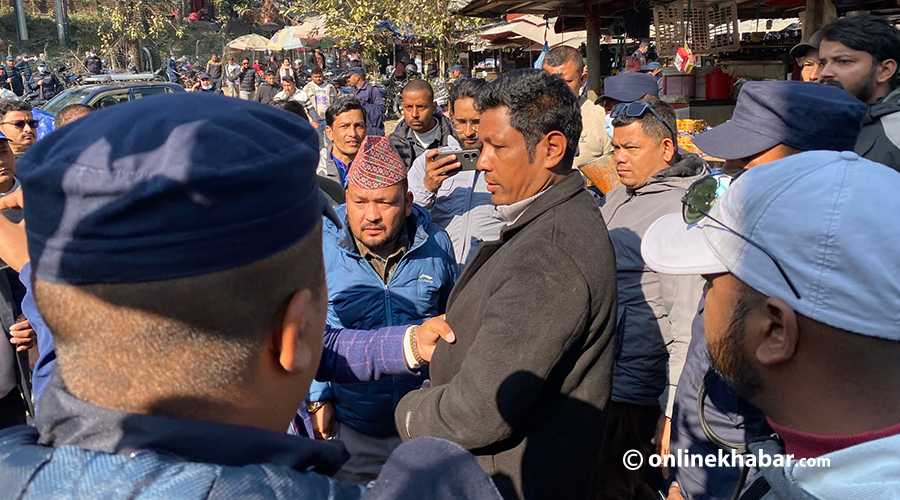 प्यानलगत उम्मेदवारहरूको नामावली फेरबदल गरी प्रचार गरेको आरोपमा एक जना पक्राउ