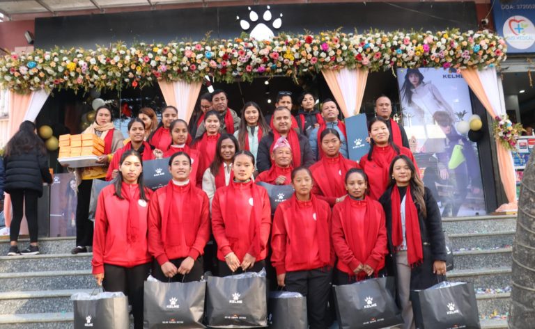 केल्मी भक्तपुरको तेस्रो स्थापना दिवसमा भलिबल खेलाडीलाई सम्मान