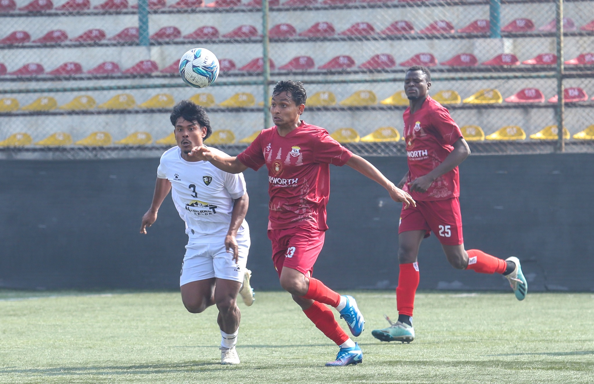 तनावपुर्ण खेलमा एनआरटीले संकटालाई हरायो, दुई खेलाडीलाई रातो कार्ड