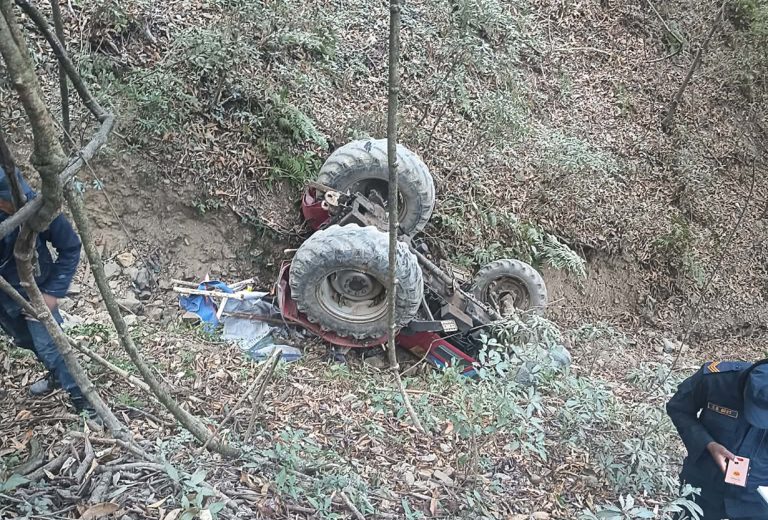 बैतडीमा ट्याक्टर दुर्घटना हुँदा एकको मृत्यु, ३ जना घाइते