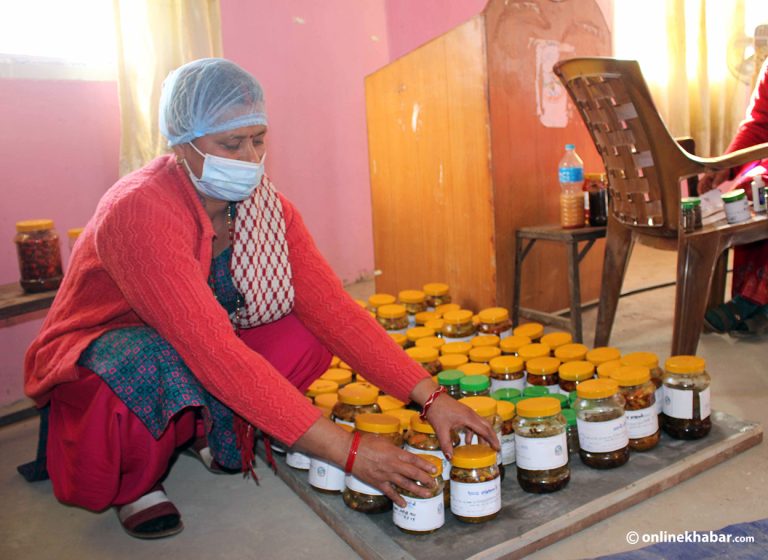 इस्माका महिलालाई अचार बनाउने तालिम