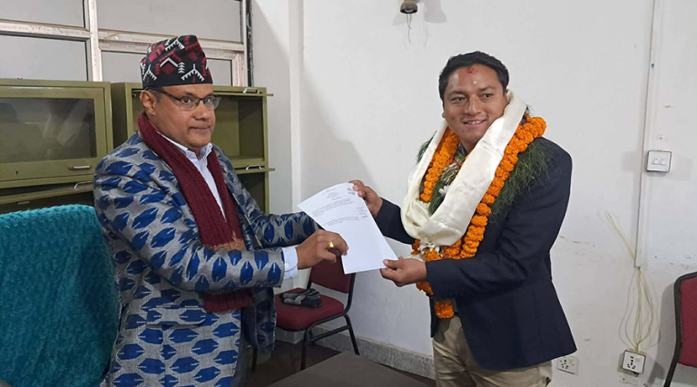 एमालेका अमित लामाले गराए काभ्रे-१ बाट मनोनयन दर्ता