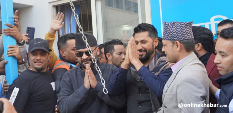 राजीनामा बुझाएर घण्टीघर पुगे बालेन