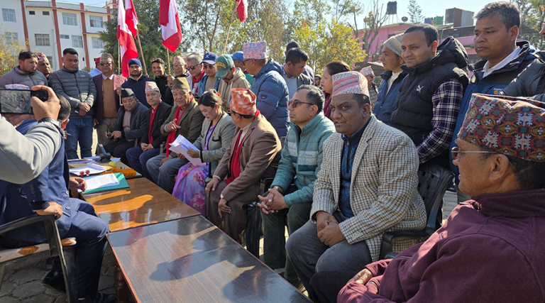 कर्णालीमा कांग्रेसका शाही र एमालेकी राखलले गरिन् मनोनयन दर्ता 