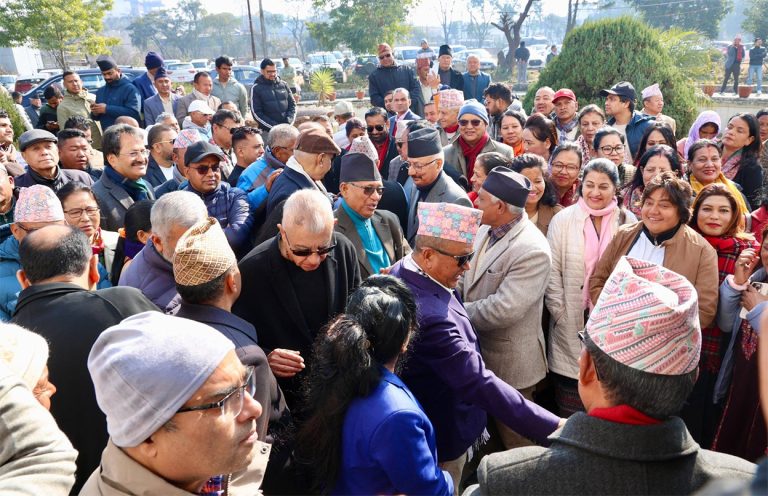 कांग्रेस आधिकारिकता विवाद : निर्वाचन आयोग पुगे देउवा पक्षका नेता–कार्यकर्ता