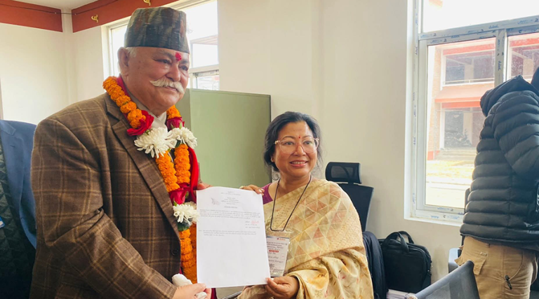 मकवानपुर-१ मा राप्रपाका दीपक सिंहले गराए उम्मेदवारी दर्ता