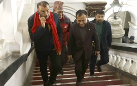 गगनसहितका पदाधिकारी निर्वाचन आयोगमा (तस्वीरहरू)