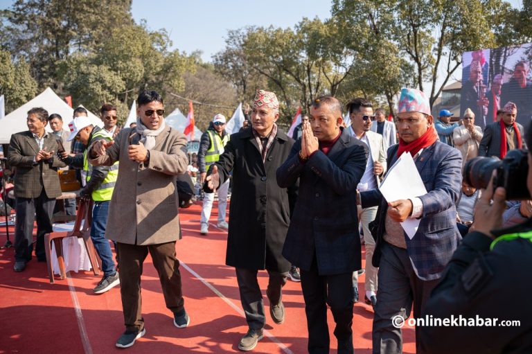 सहमतिमै नयाँ नेतृत्व चयन गर्न कमलपोखरीमा छलफल, गगन पनि पुगे