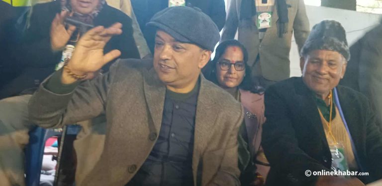 बन्दसत्र हलभित्र प्रवेश गरे गगन