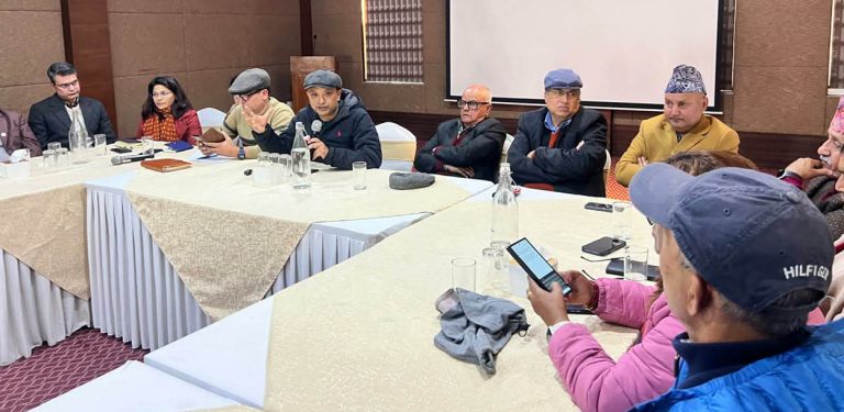 गगन थापा लगायत विशेष महाधिवेशन पक्षधरले गरे बुद्धिजीवीसँग छलफल