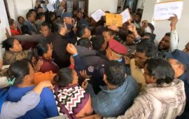 अध्यक्ष–उपाध्यक्षको झगडाले ग्रामथानमा आज पनि तनाव