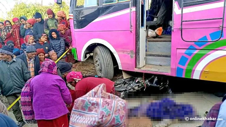 गुल्मीमा बसको ठक्करबाट २ जनाको मृत्यु