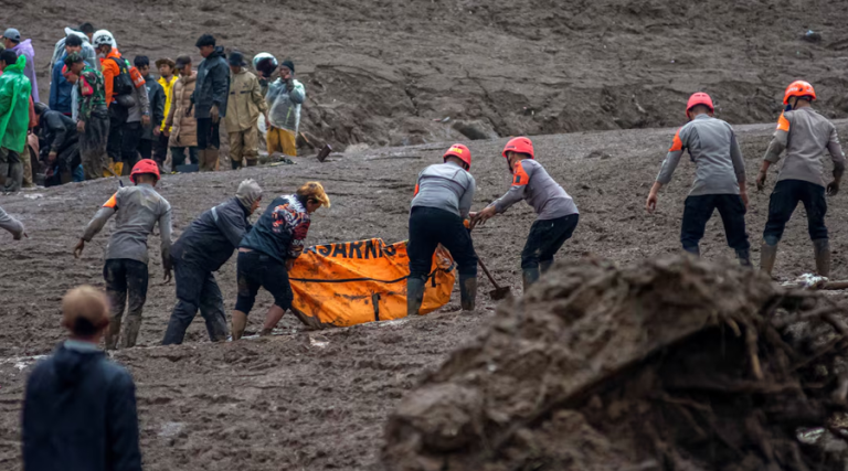 इन्डोनेसियामा प्राकृतिक प्रकोप : ९ जनाको मृत्यु, ८० जना बेपत्ता