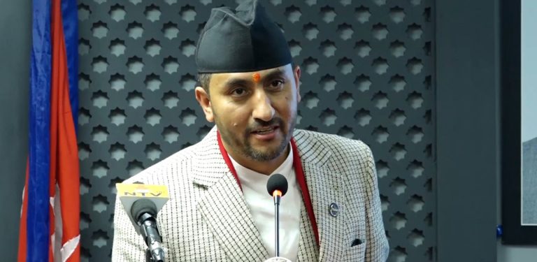 राजीनामा दिँदै सञ्चारमन्त्री खरेल, रास्वपाबाट चुनाव लड्ने