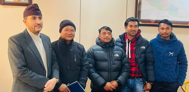 रुकुम पूर्वको टेलिफोन र इन्टरनेट समस्याबारे सञ्चारमन्त्रीलाई ध्यानाकर्षण