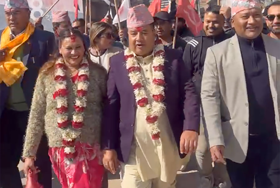 महेश बस्नेतले दर्ता गराए उम्मेदवारी