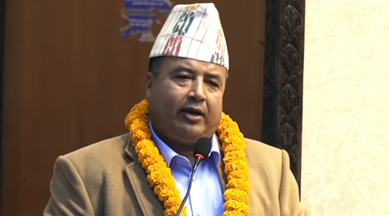 महेश बस्नेतको आग्रह- घुमन्ते उम्मेदवारलाई विकास देखाइदिनुस्, भोट एमालेलाई दिनुस्