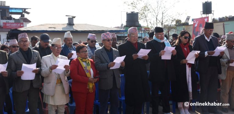 पेरिसडाँडामा नेकपाका केन्द्रीय सदस्यको भर्चुअल शपथ (तस्वीरहरू)