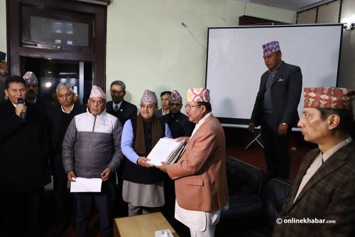 आधिकारिकता दाबी गर्दै देउवा पक्षले निर्वाचन आयोगमा बुझायो कागजात (तस्वीरहरु)