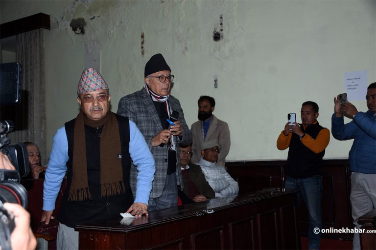 कांग्रेस आधिकारिकता विवाद : निर्वाचन आयोग पुगे देउवा पक्षका नेता–कार्यकर्ता