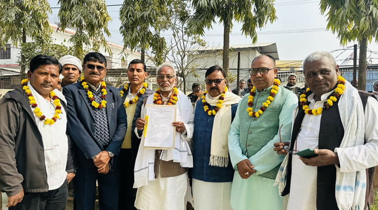 सर्लाही-३ बाट रामुपाका अध्यक्ष राजेन्द्र महतोले गराए मनोनयन दर्ता