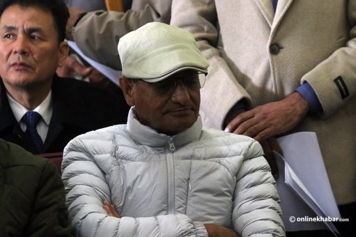 रमेश लेखकलाई काठमाडौं प्रहरी परिसरमा ल्याइँदै