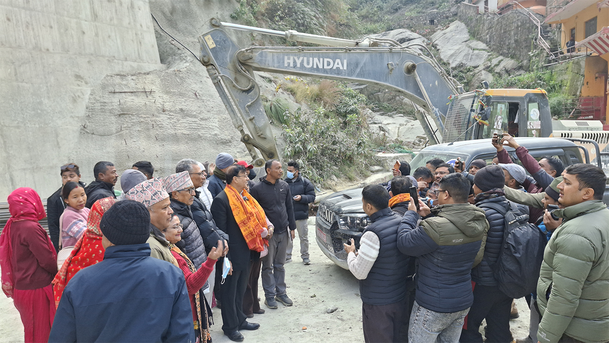 सोमप्रसाद पाण्डेयले सिद्धबाबा सुरुङ मार्गबाट सुरु गरे चुनावी अभियान