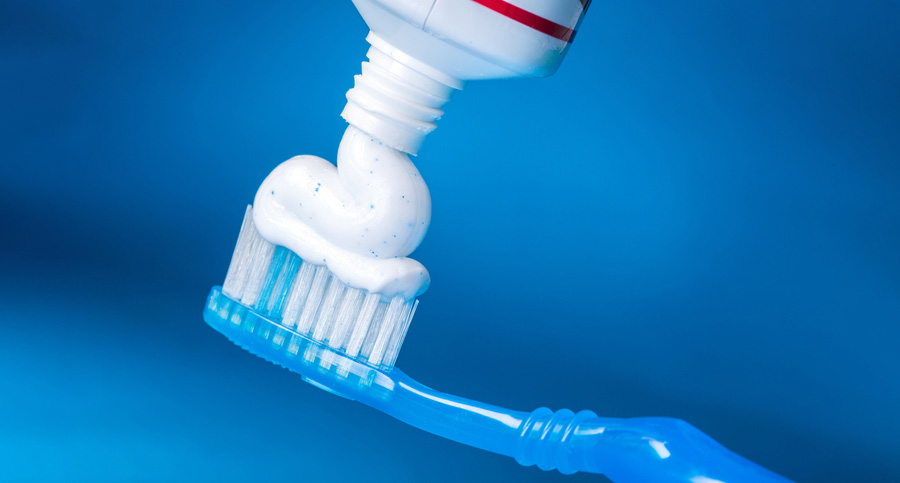 औषधिजन्य दन्त मञ्जनहरू खुला बजारबाट बिक्री गर्न रोक्नुपर्ने माग