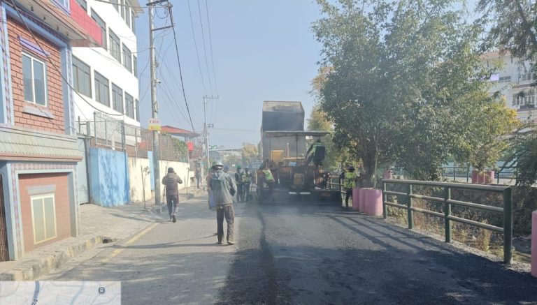 धोबीखोला नदी करिडोरमा थालियो सडक मर्मत