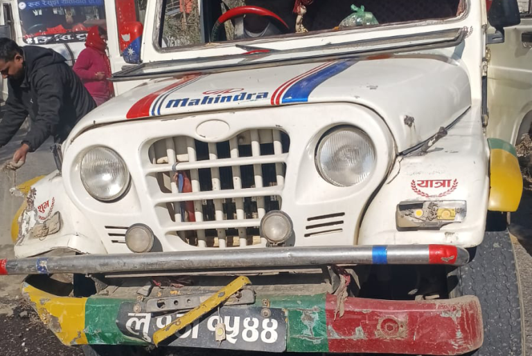 गुल्मीमा दुई सवारीसाधन ठोक्किँदा ८ जना घाइते