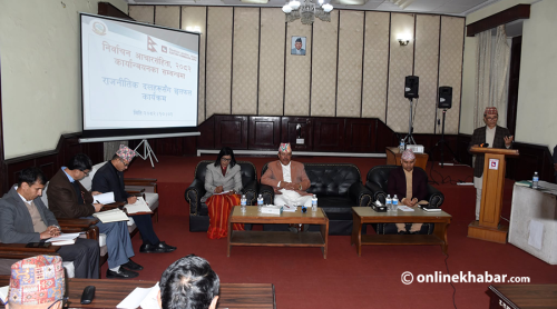 निर्वाचन आयोगमा आचारसंहिता कार्यान्वयनबारे छलफल (तस्वीरहरू)