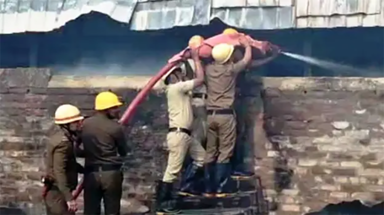 कोलकाताका दुई गोदाममा आगलागी, कम्तीमा ८ जनाको मृत्यु