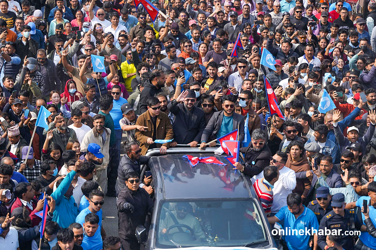 निर्वाचन अधिकृतको कार्यालय पुगे बालेन (तस्वीरहरू)