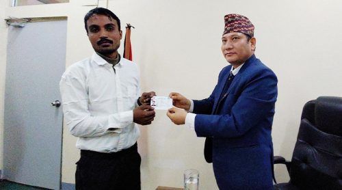 बाँकेमा पहिलो पटक आमाको नामबाट वंशज नागरिकता जारी