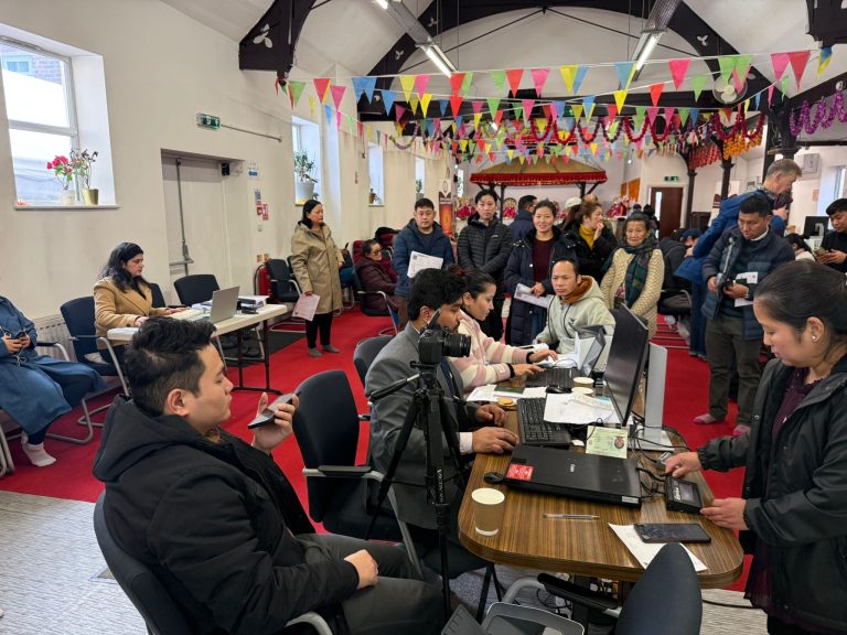 बेलायतको अल्डरसटको कन्सुलर घुम्ती शिविरबाट १०० बढीले लिए सेवा