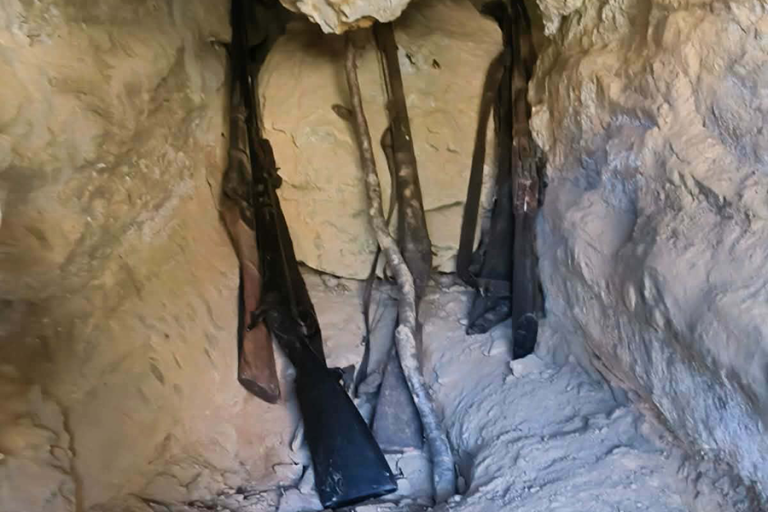 ओढारमा भेटिए ५ थान भरुवा बन्दुक