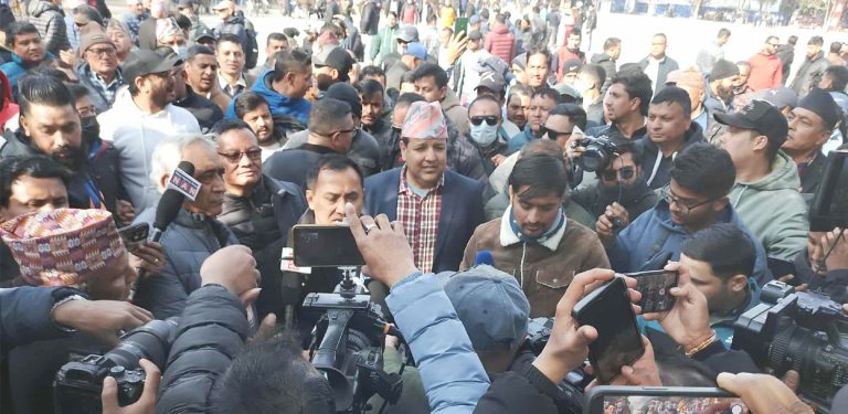 पहिले हस्ताक्षर गर्नेमा ५०० जना साथीहरू थपिनुहुन्छ