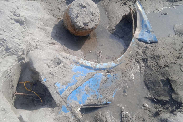 सिमलताल नजिकै बस जस्तै सवारीको टुक्रा देखियो