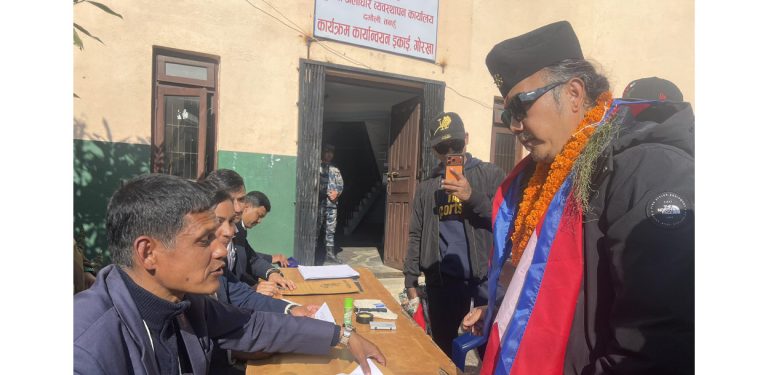 गोरखा- २ मा एमालेबाट चक्रे मिलनको उम्मेदवारी दर्ता