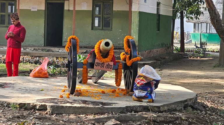 चितवनको उपरदाङगढी लगियो चण्डी तोप र गोला