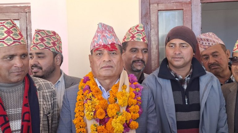 बैतडीमा कांग्रेसको तर्फबाट क्यान अध्यक्ष चन्दले दर्ता गराए उम्मेदवारी 